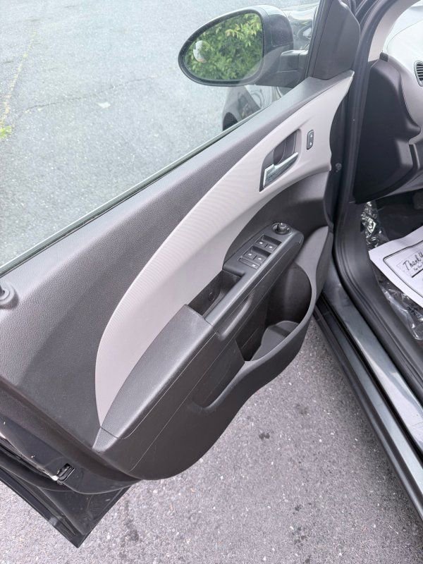 Used 2017 Chevrolet Sonic LT image 8