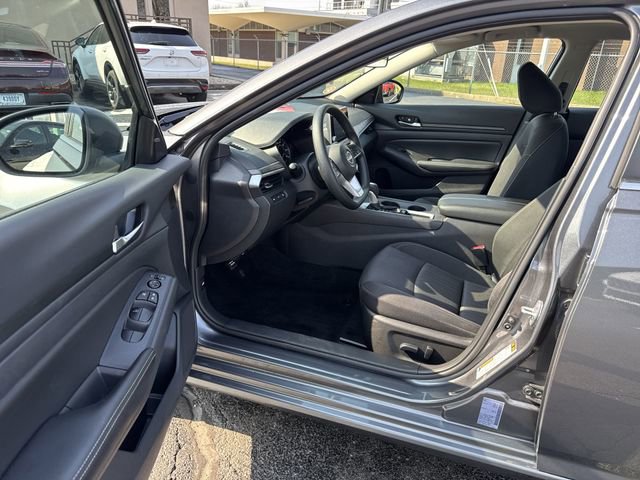 Used 2025 Nissan Altima 2.5 SV image 18