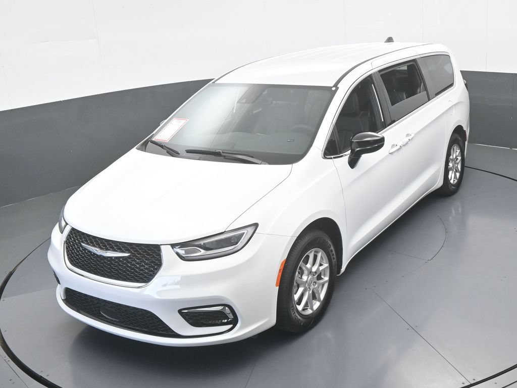 Used 2025 Chrysler Pacifica Select FWD image 41