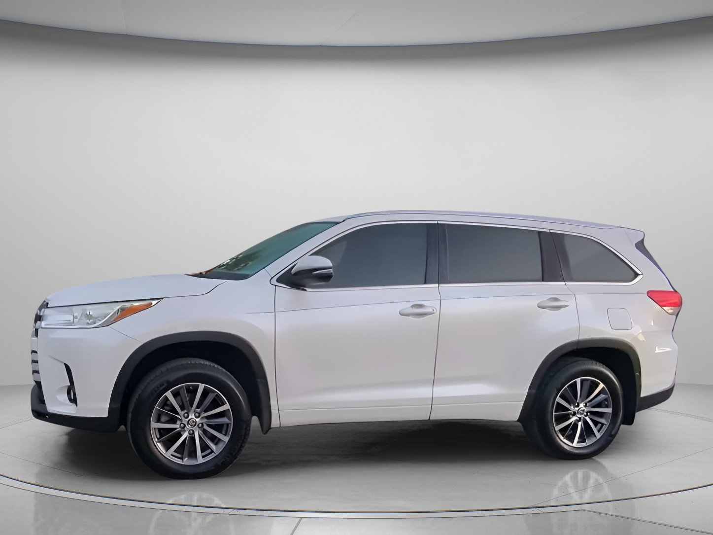Used 2017 Toyota Highlander XLE AWD/4WD image 15
