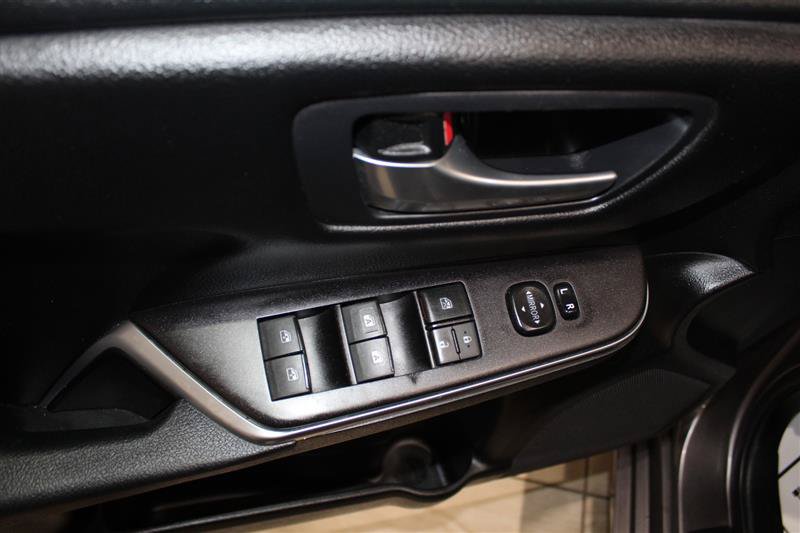 Used 2016 Toyota Camry SE FWD image 21