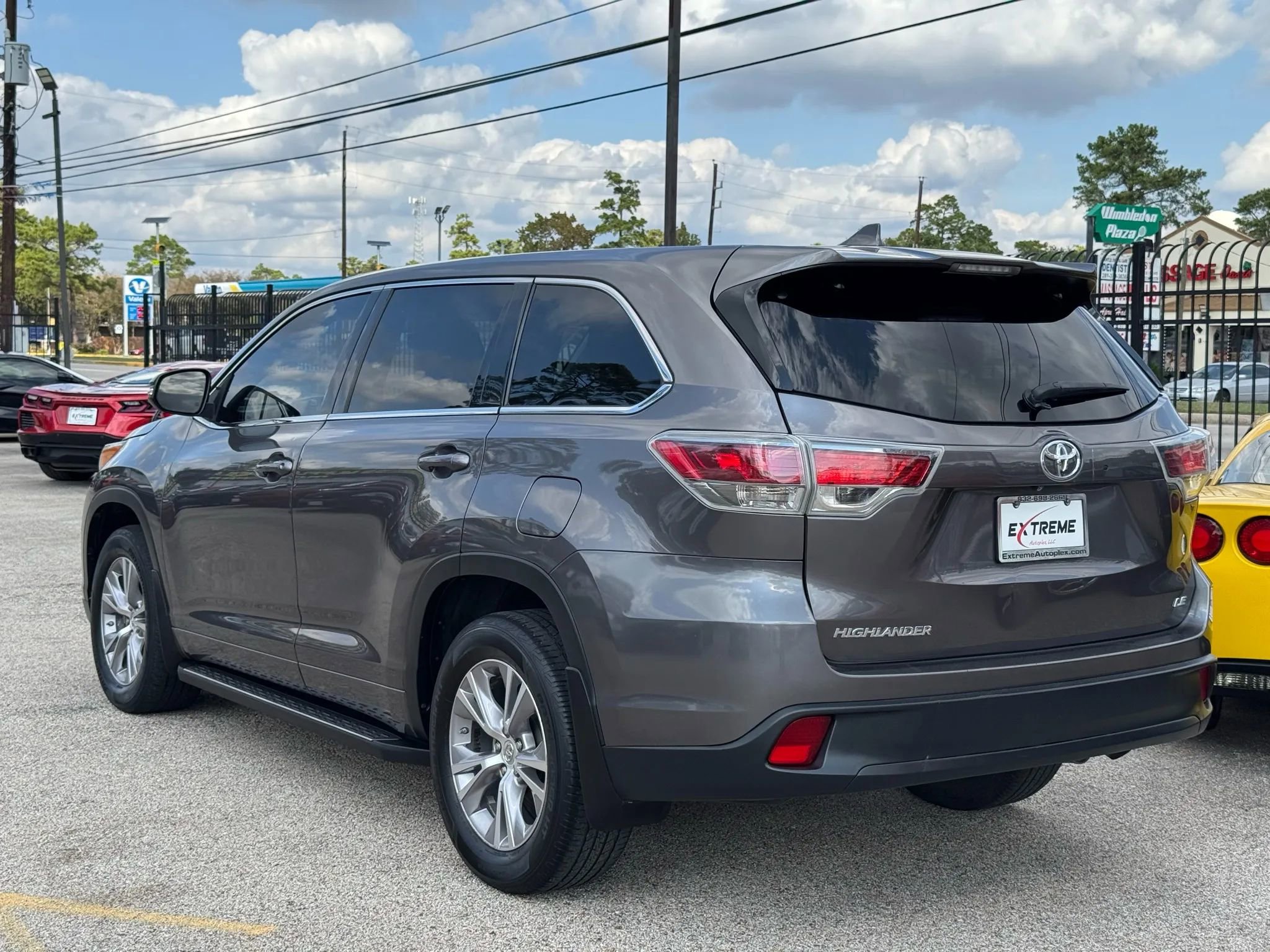 Used 2015 Toyota Highlander LE image 6