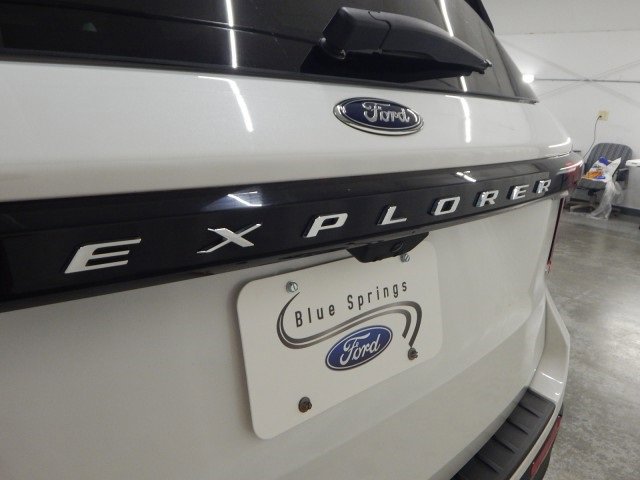 Used 2025 Ford Explorer Active w/ Active Comfort Package image 5