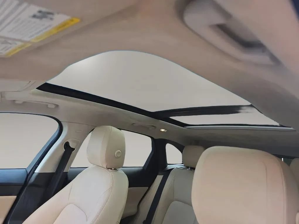Used 2019 Jaguar F-PACE Premium AWD/4WD image 17