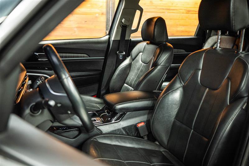 Used 2024 Kia Telluride EX w/ EX Captain's Chair Package image 10