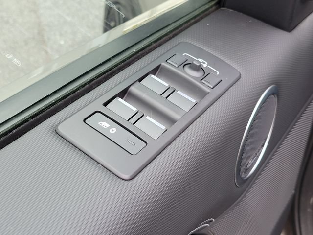 Used 2025 Land Rover Discovery Dynamic SE AWD/4WD image 27