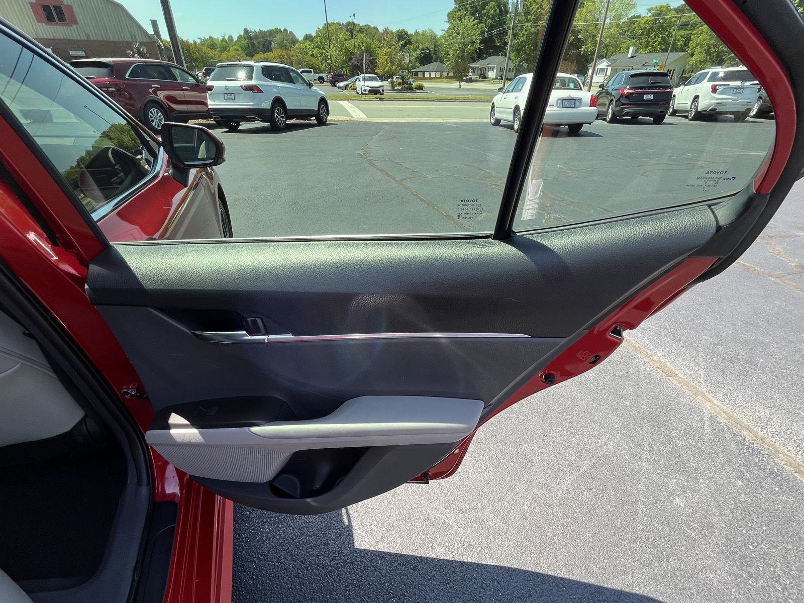 Used 2022 Toyota Camry SE FWD image 17