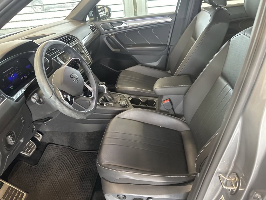 Used 2024 Volkswagen Tiguan SE R-Line image 9