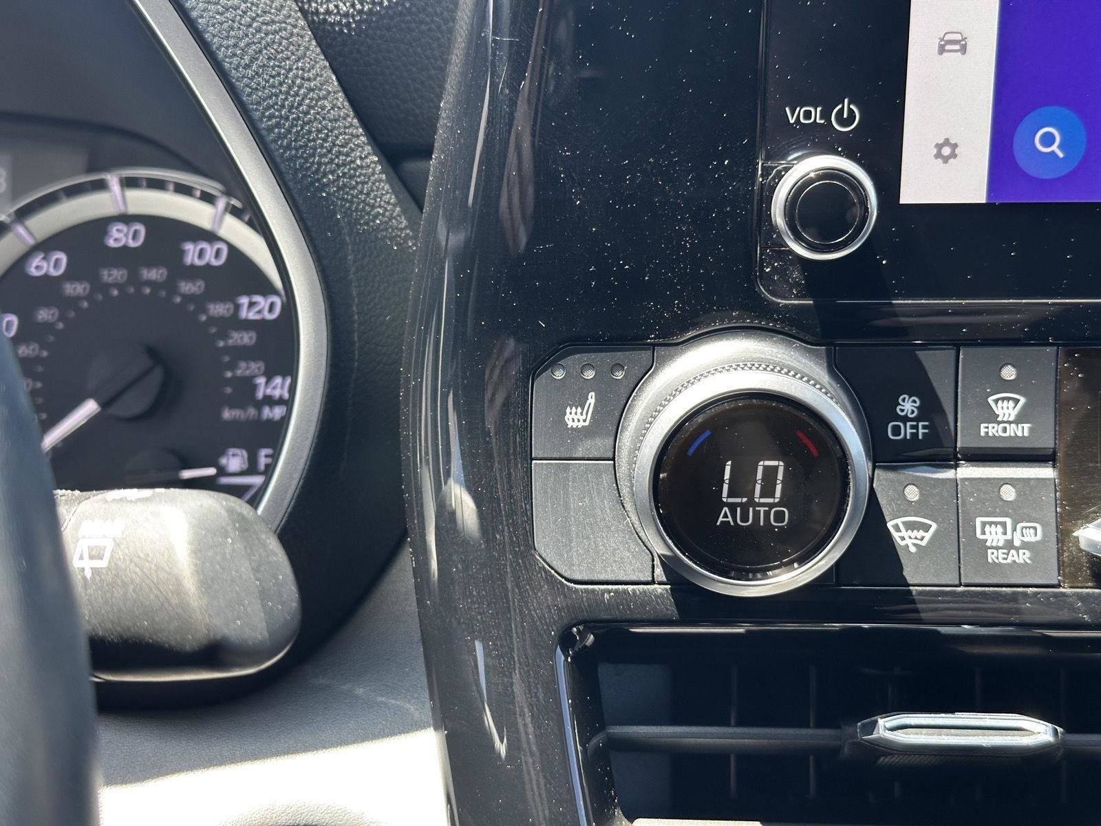 Used 2023 Toyota Highlander XLE FWD image 31