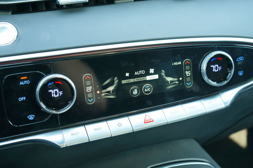 Used 2025 Genesis GV70 3.5T Sport w/ Sport Prestige Package image 28