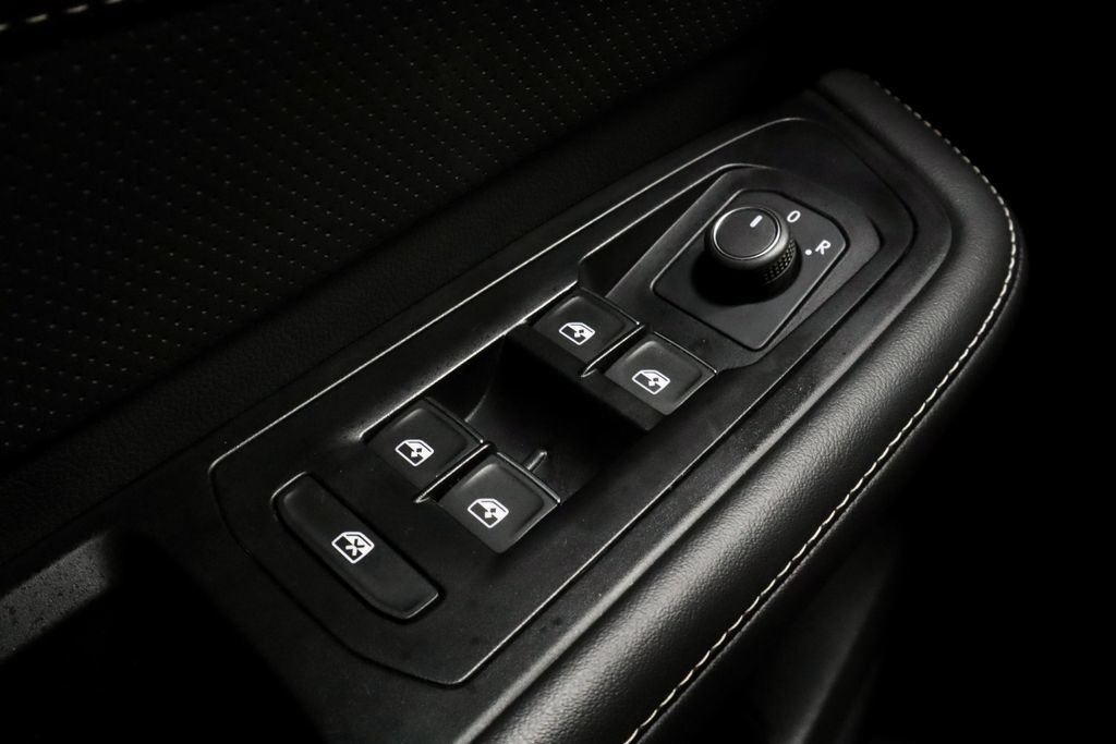 Used 2025 Volkswagen Atlas Cross Sport SE FWD image 25