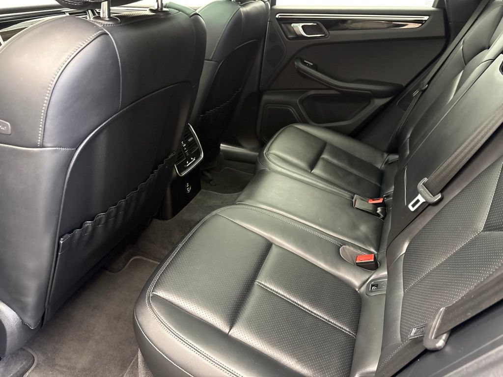 Certified 2023 Porsche Macan AWD/4WD image 20
