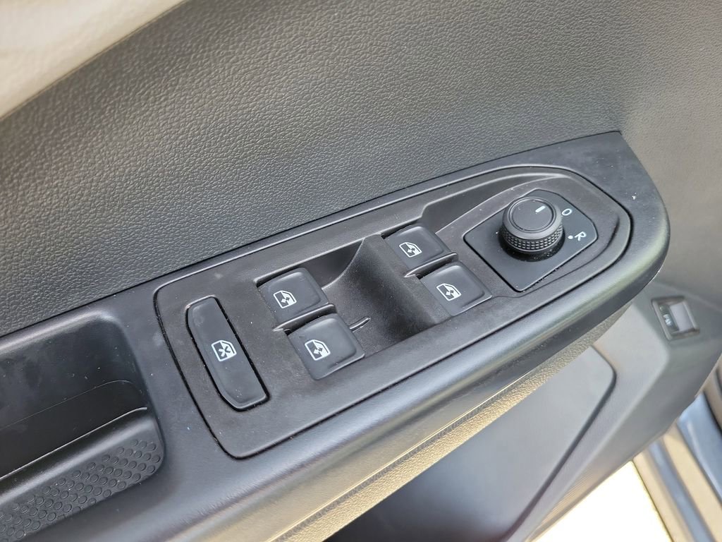 Used 2024 Volkswagen Taos S FWD image 18