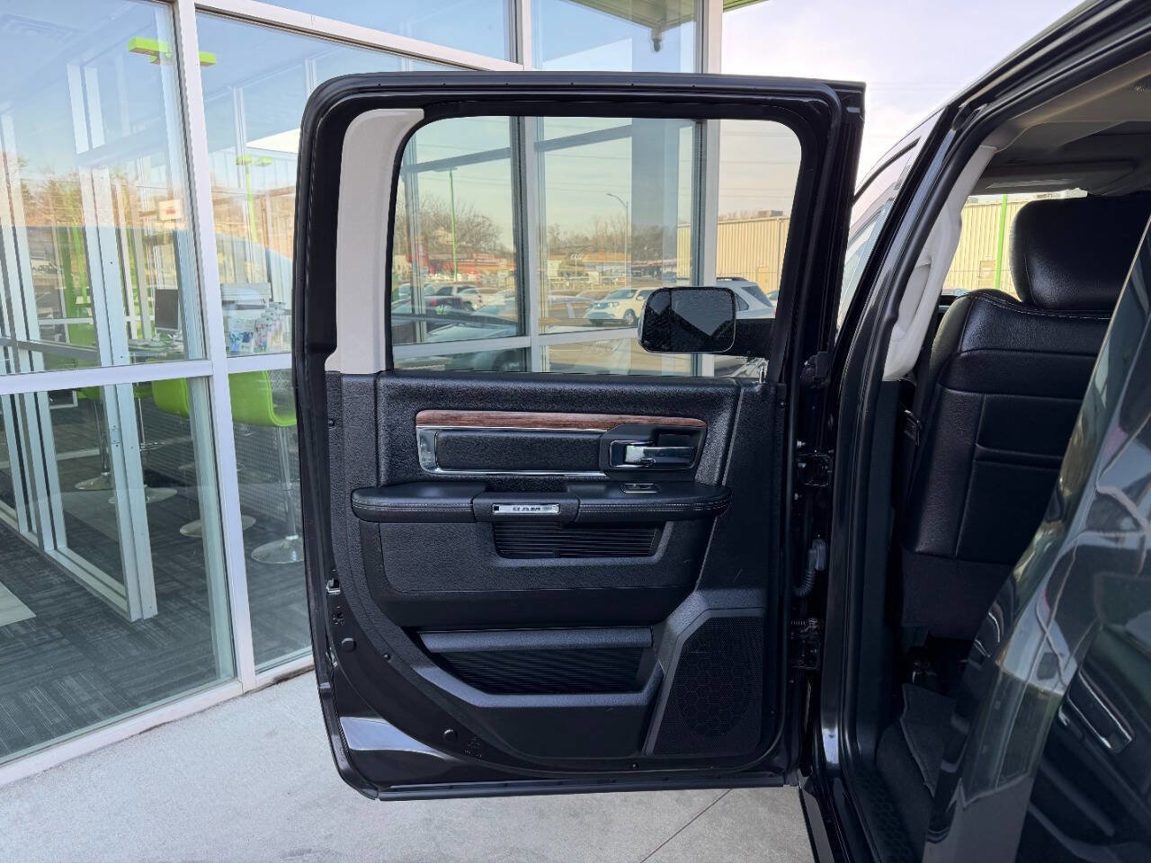 Used 2018 RAM 1500 Laramie AWD/4WD image 45