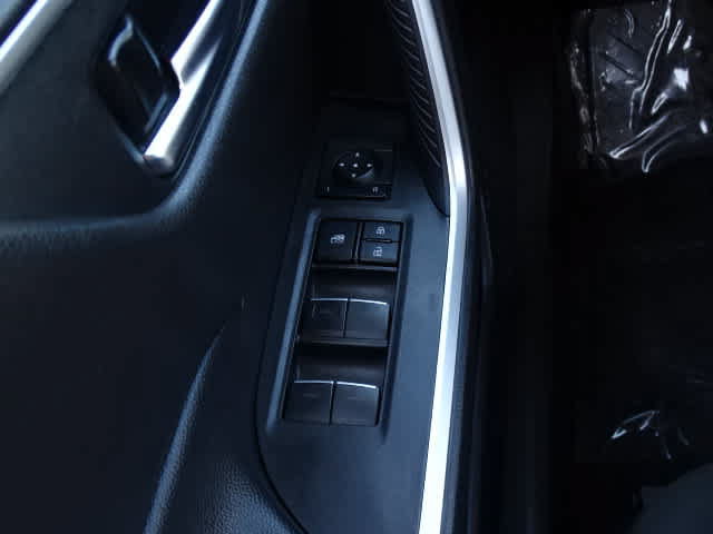 Used 2024 Toyota RAV4 XLE FWD image 38