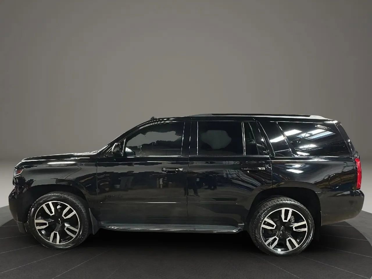 Used 2019 Chevrolet Tahoe Premier image 2