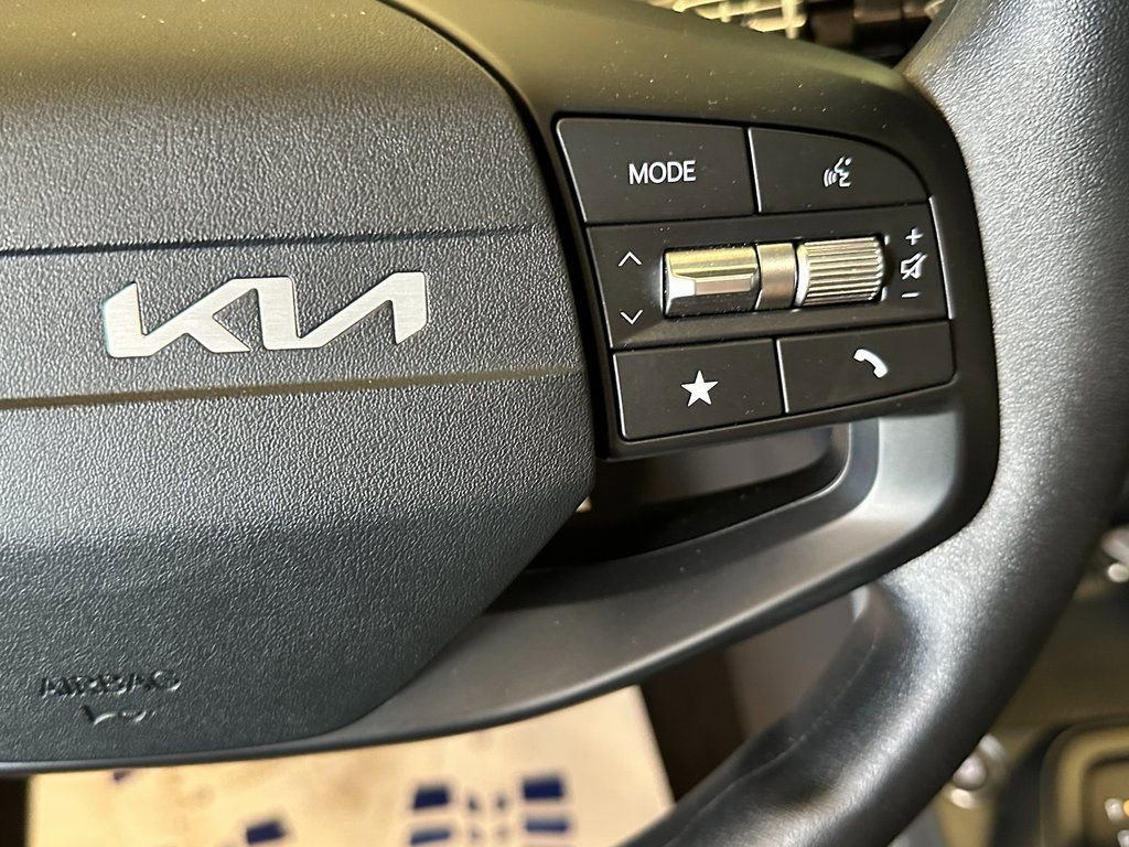 Used 2025 Kia K4 LXS image 12