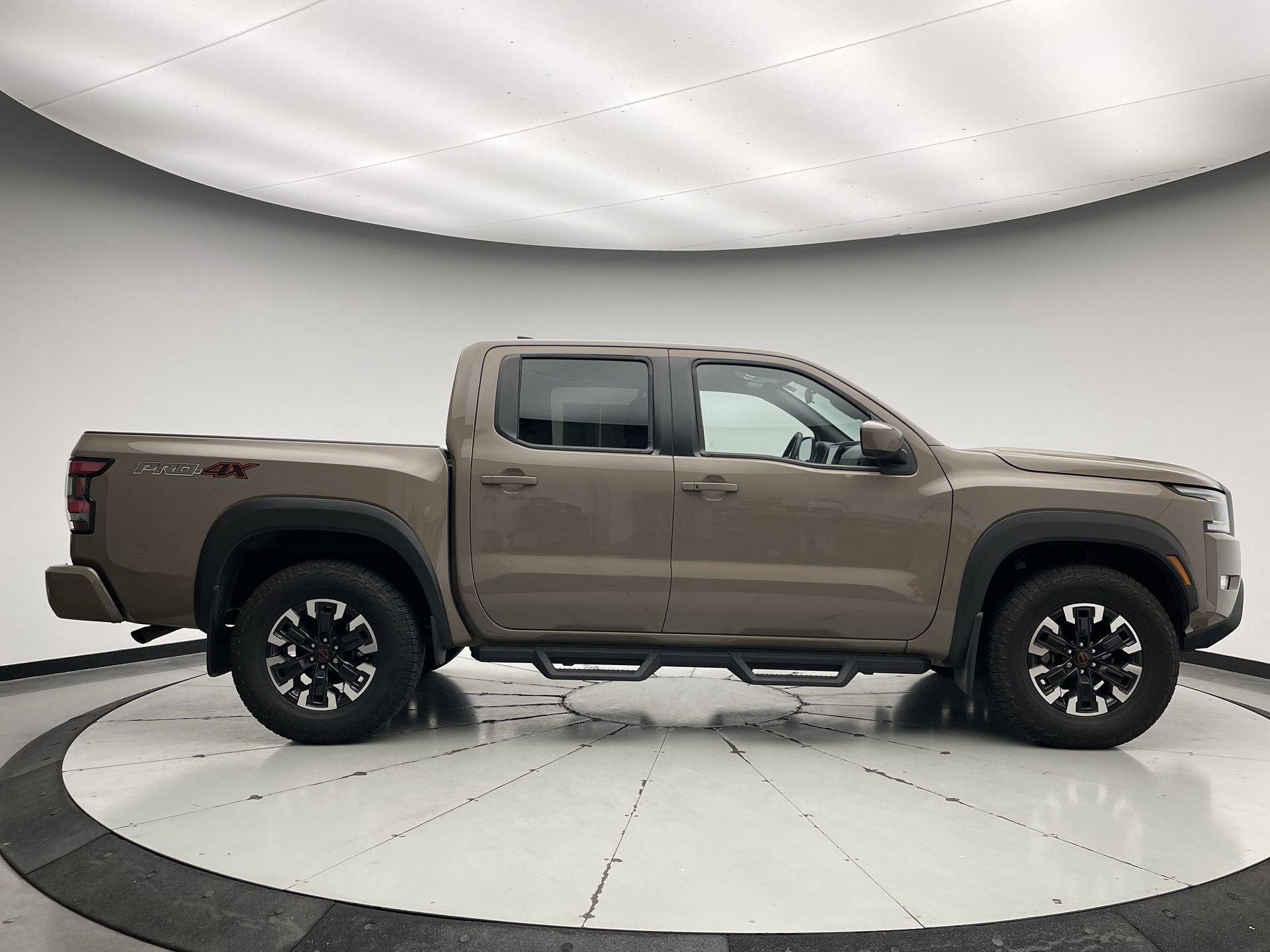 Used 2024 Nissan Frontier PRO-4X w/ Technology Package AWD/4WD image 5