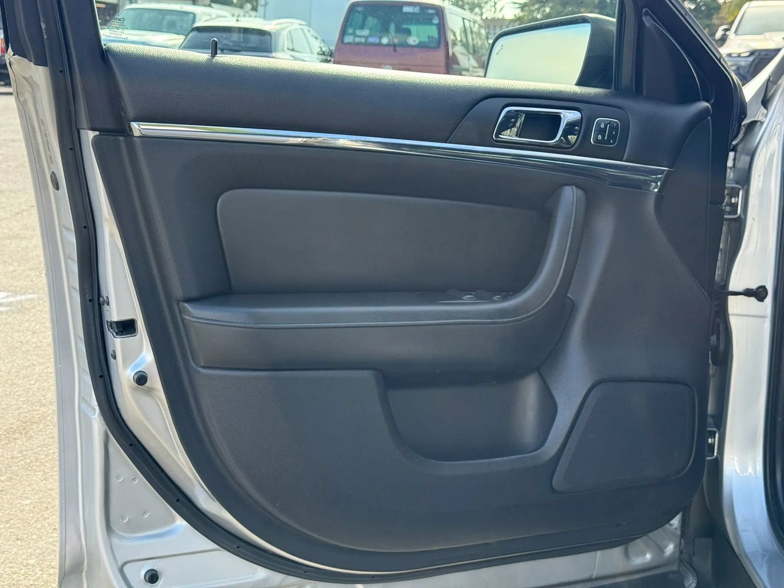 Used 2013 Lincoln MKS FWD image 13