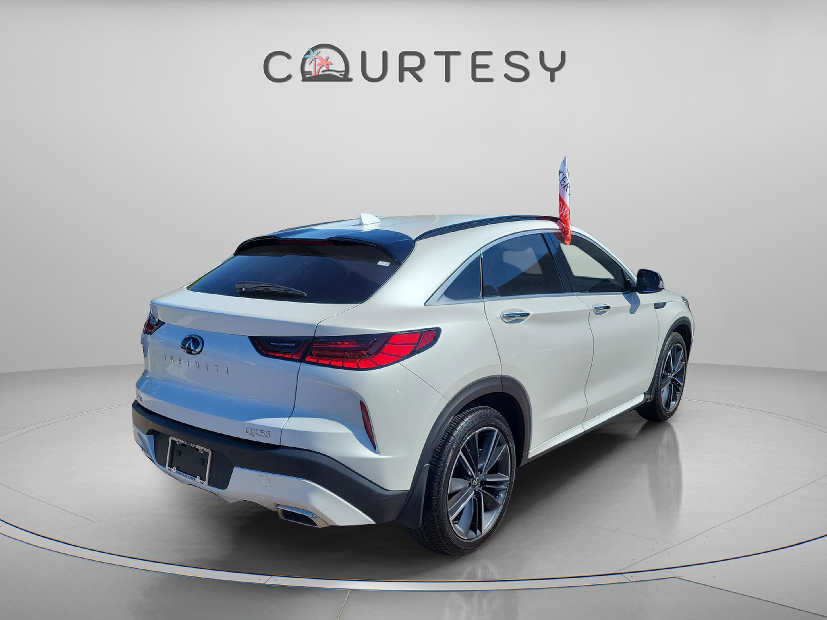 Certified 2025 INFINITI QX55 Essential image 3