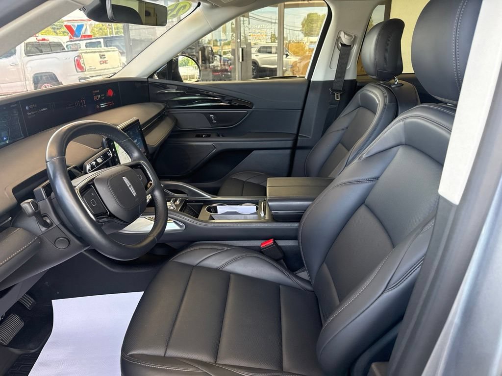 Used 2026 Lincoln Nautilus Premier AWD/4WD image 10