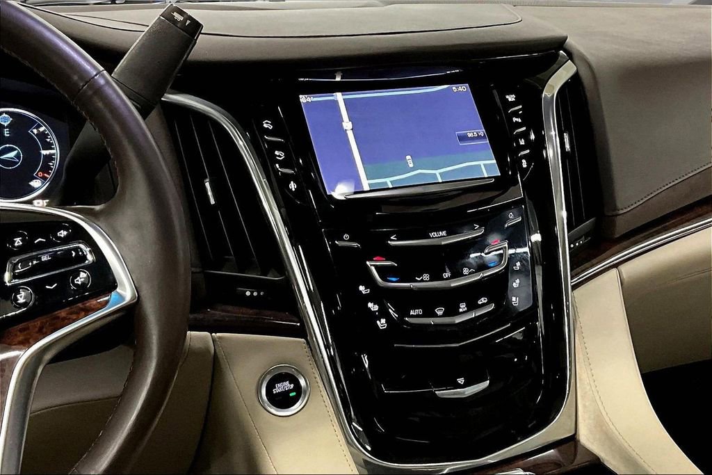 Used 2015 Cadillac Escalade Luxury image 9