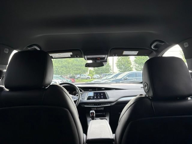 Used 2021 Cadillac XT4 Premium Luxury w/ Cold Weather Package FWD image 8