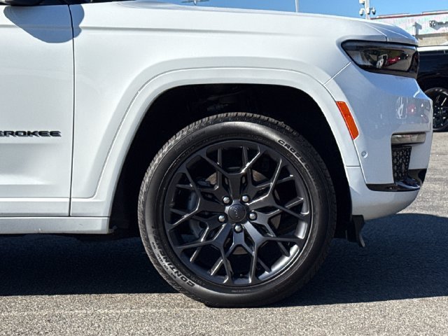 Used 2025 Jeep Grand Cherokee L Summit w/ Obsidian Package AWD/4WD image 7