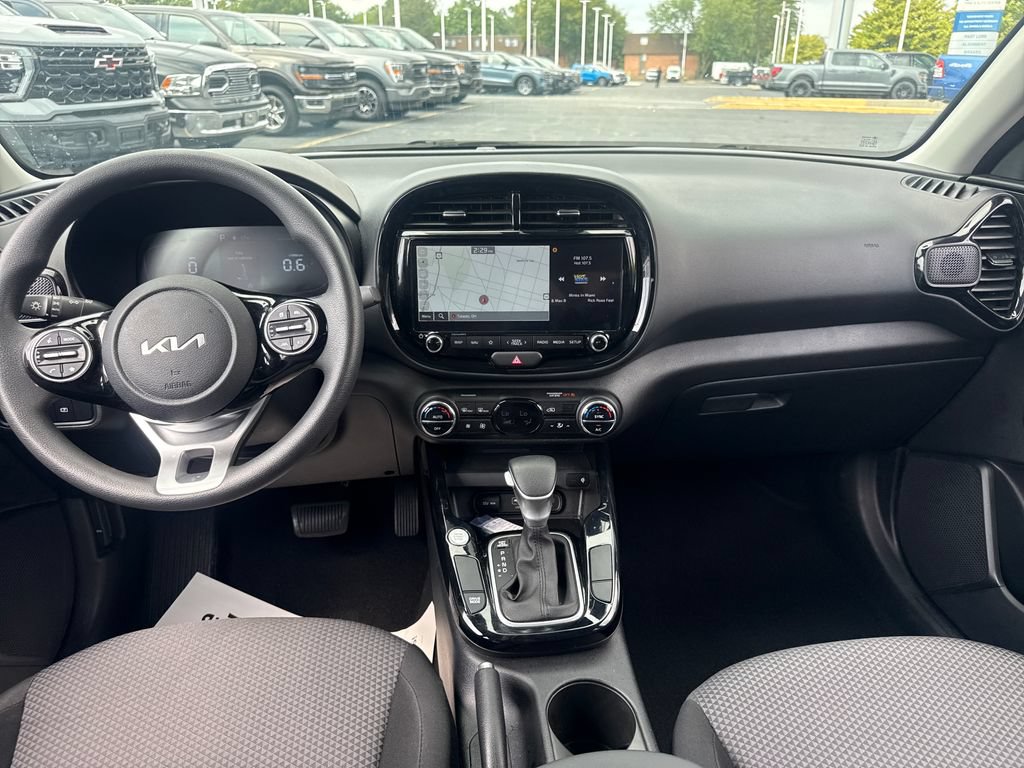Used 2025 Kia Soul S FWD image 18