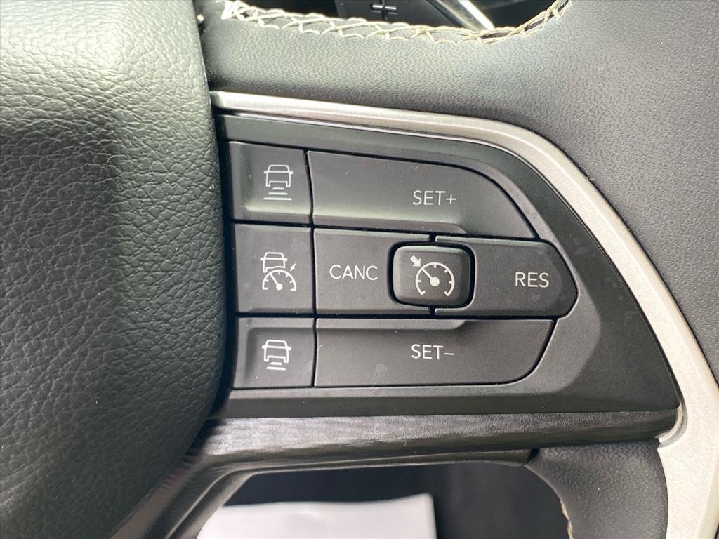 Used 2023 Jeep Grand Cherokee L Laredo AWD/4WD image 17