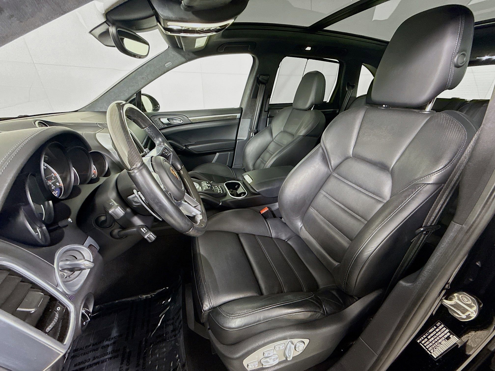 Used 2016 Porsche Cayenne Turbo AWD/4WD image 5