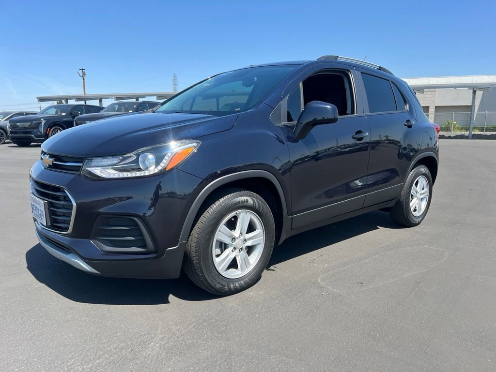 Used 2022 Chevrolet Trax LT w/ LT Convenience Package AWD/4WD image 2