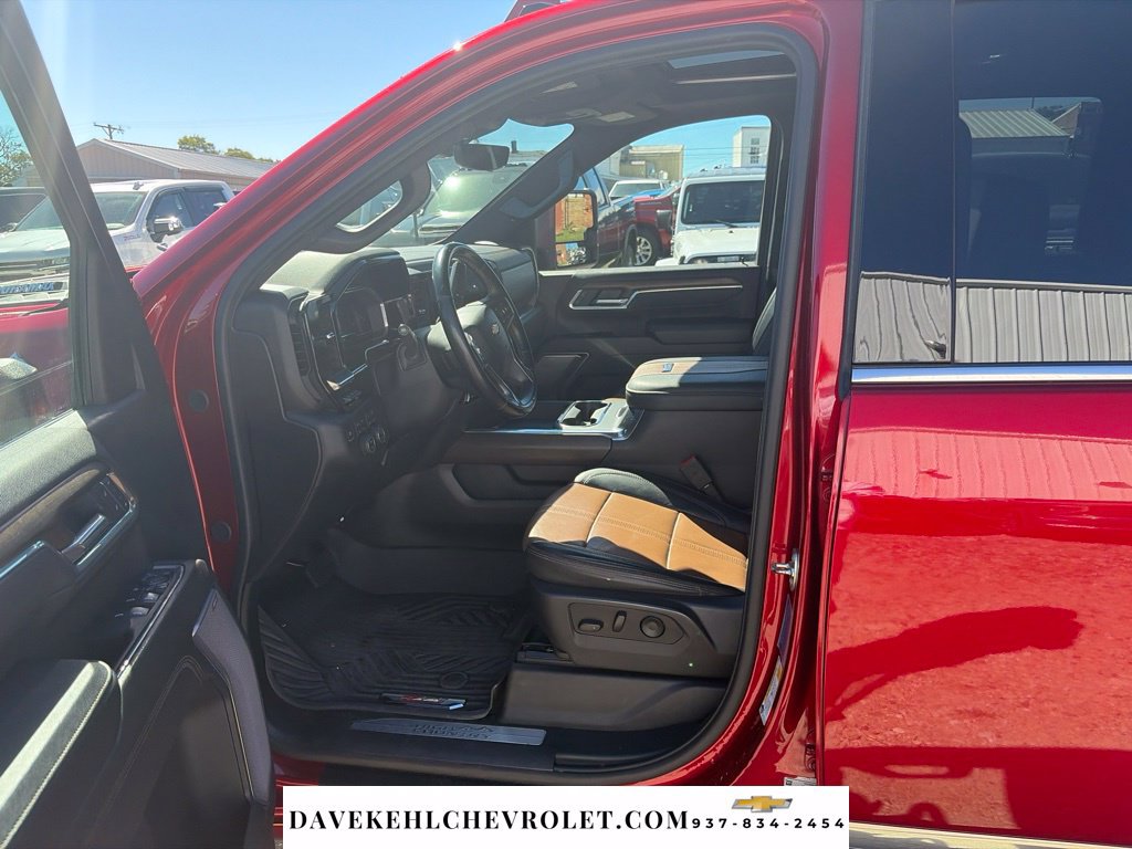 Used 2025 Chevrolet Silverado 3500 High Country w/ High Country Premium Package AWD/4WD image 19