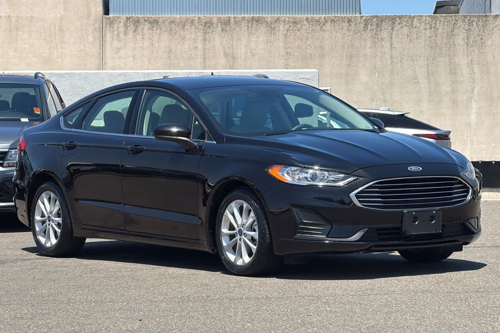 Used 2020 Ford Fusion SE FWD image 5