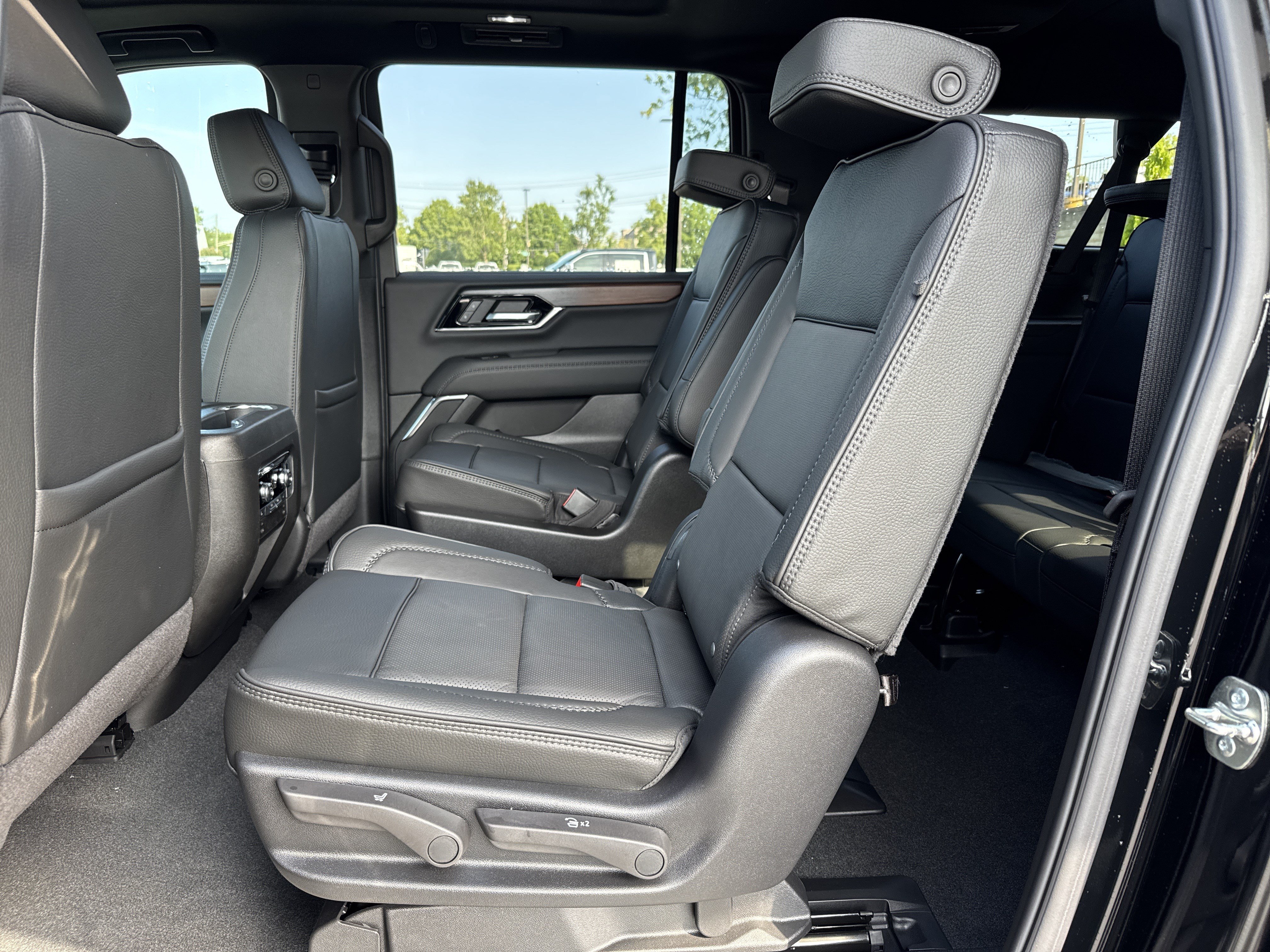 New 2026 GMC Yukon XL Denali w/ Sun & Power Step Package AWD/4WD image 31