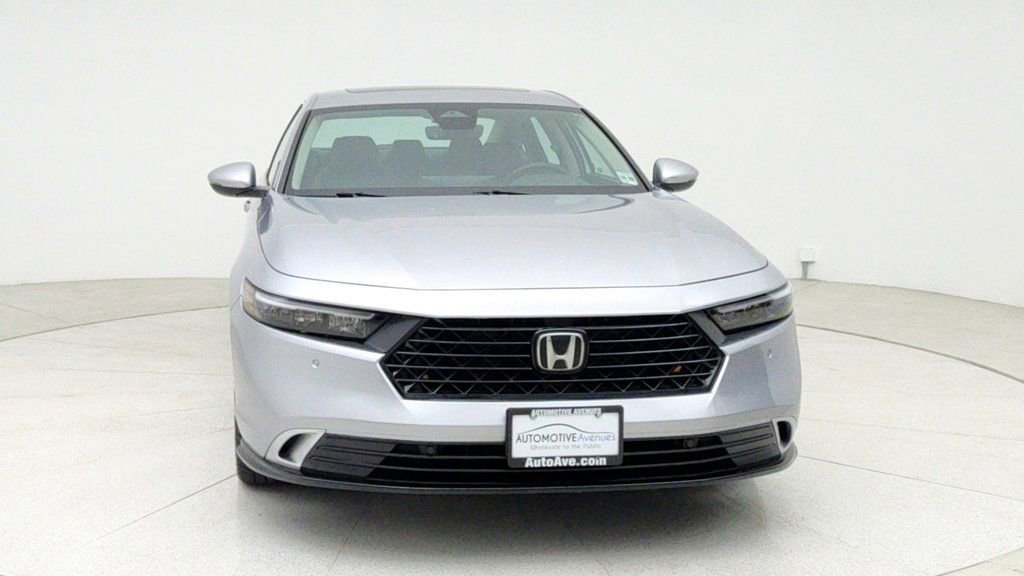 Used 2023 Honda Accord Touring image 2