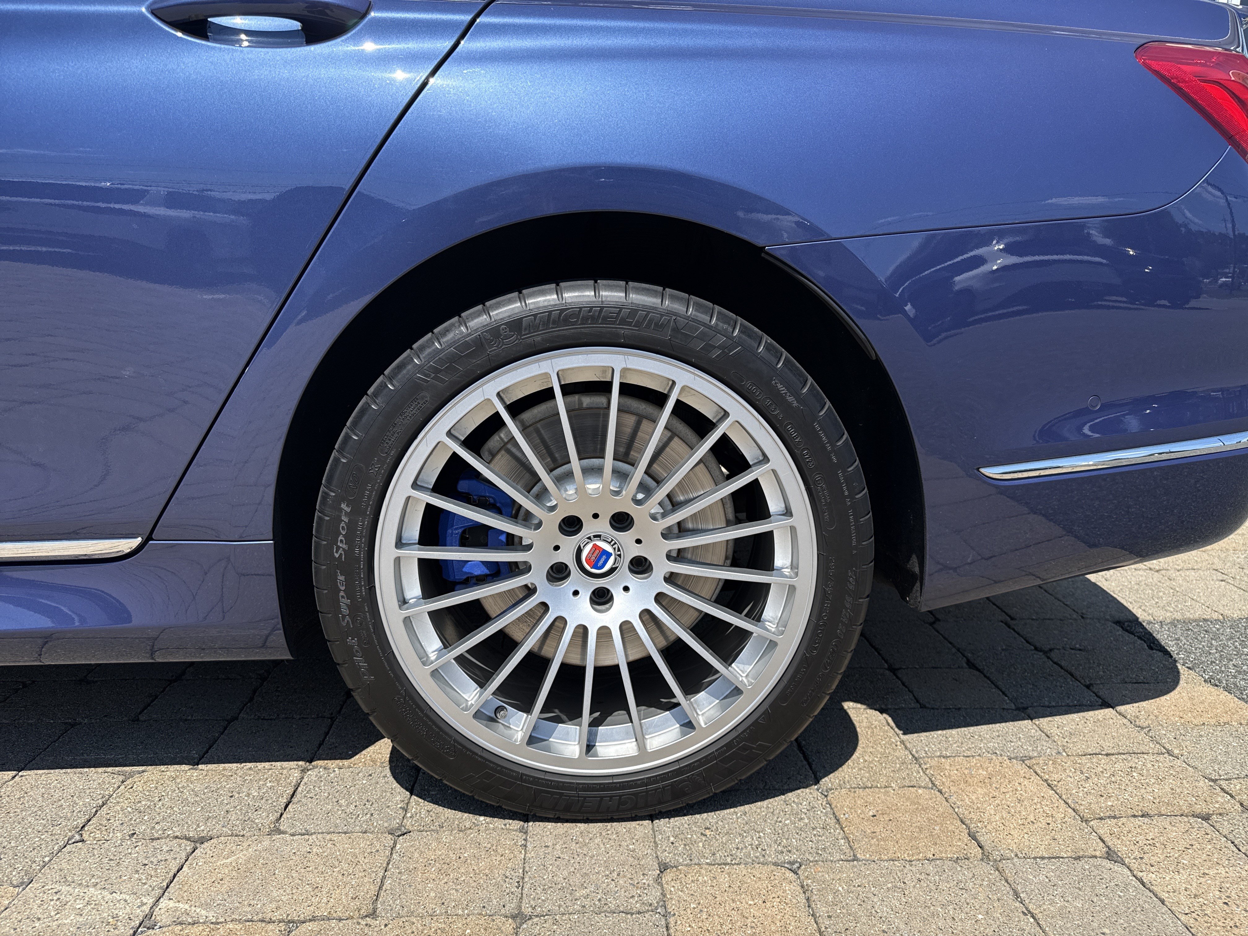 Used 2018 BMW ALPINA B7 xDrive AWD/4WD image 27