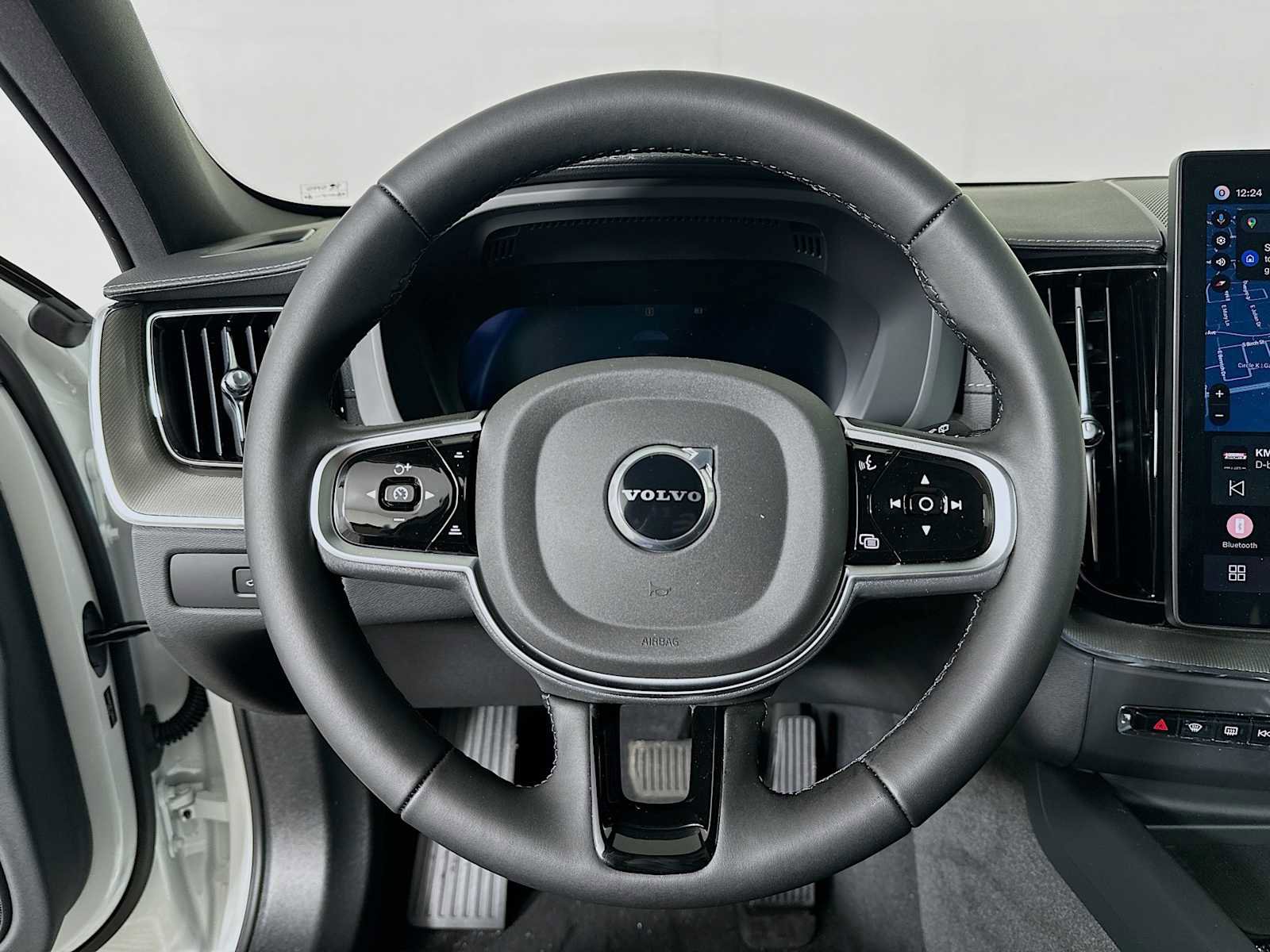 New 2026 Volvo XC60 T8 Ultra w/ Climate Package PRO AWD/4WD image 11