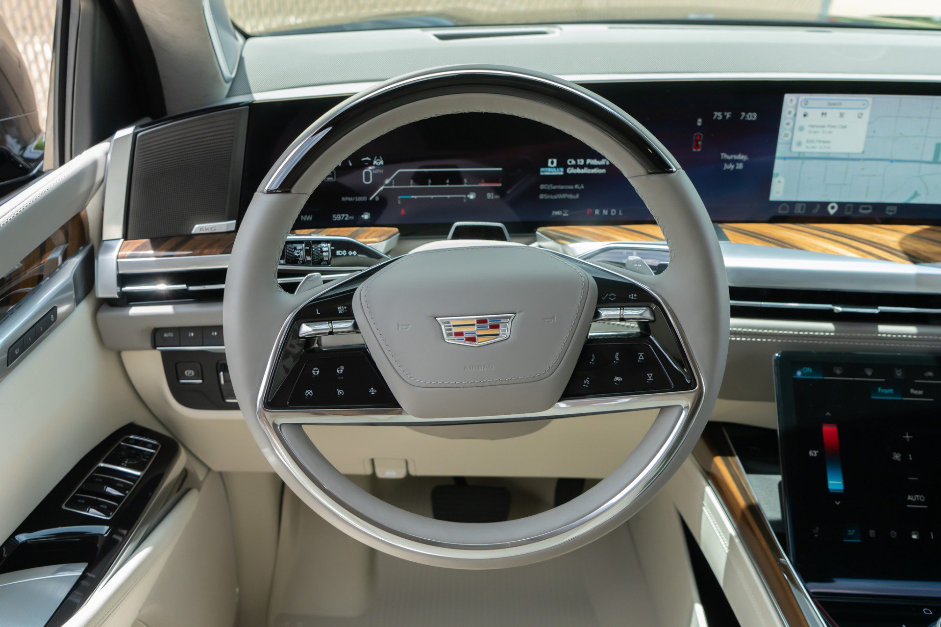 Used 2026 Cadillac Escalade Platinum Sport w/ LPO, Floor Liner Package AWD/4WD image 12