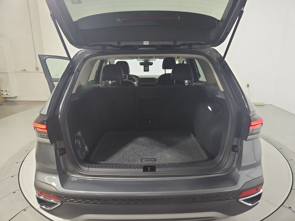 Used 2025 Volkswagen Taos SE w/ Panoramic Sunroof Package AWD/4WD image 24
