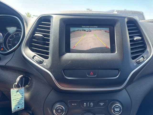 Used 2019 Jeep Cherokee Latitude w/ Popular Appearance Group FWD image 19
