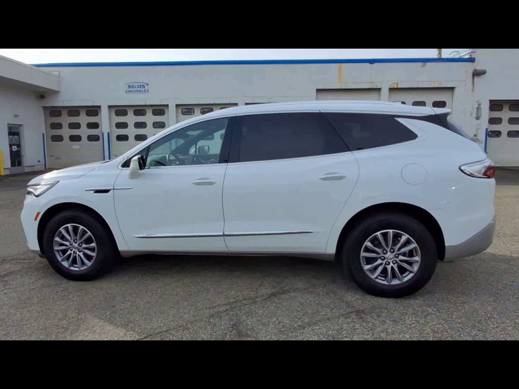 Certified 2024 Buick Enclave Essence image 5