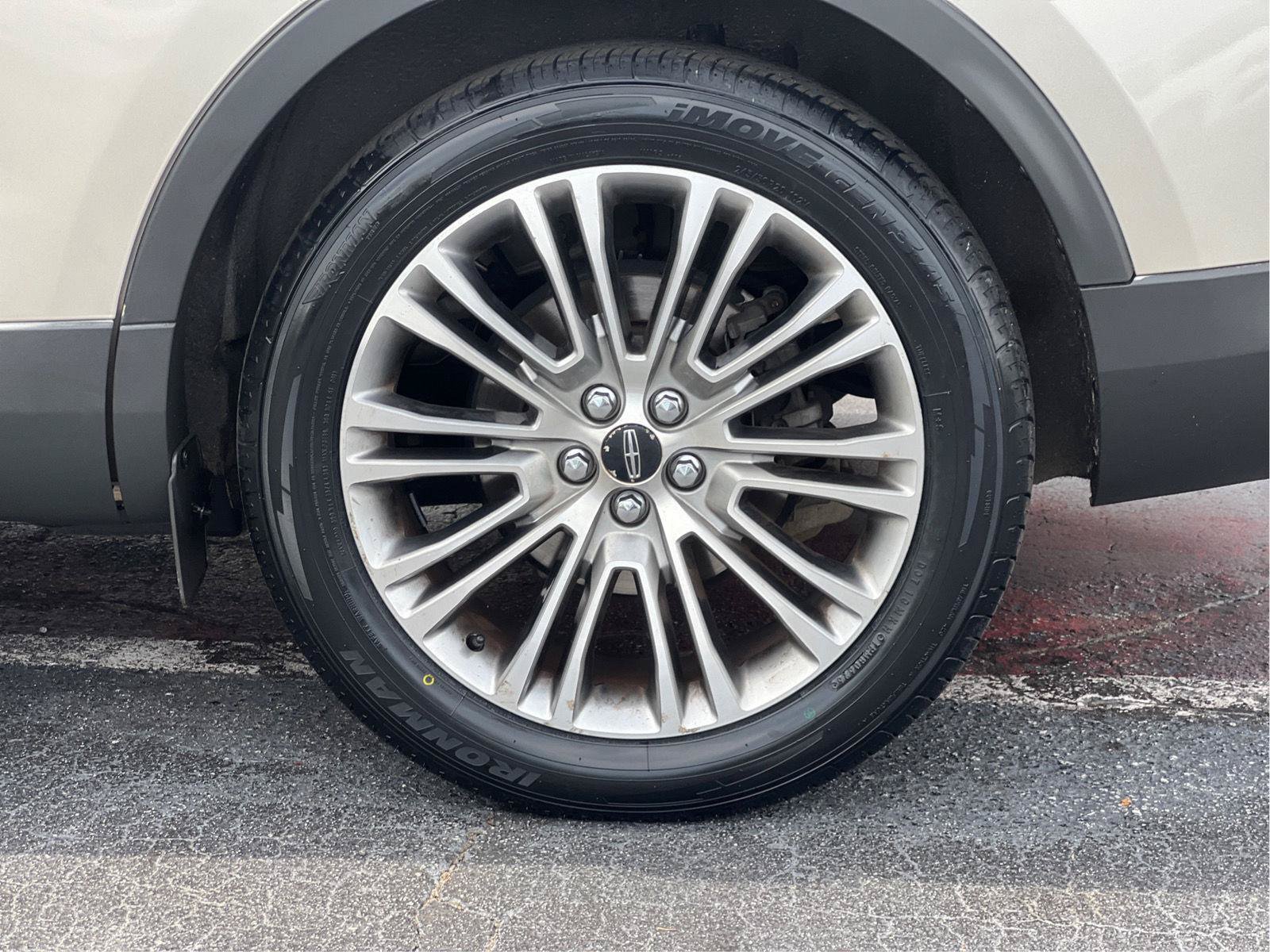 Used 2017 Lincoln MKX Reserve FWD image 28