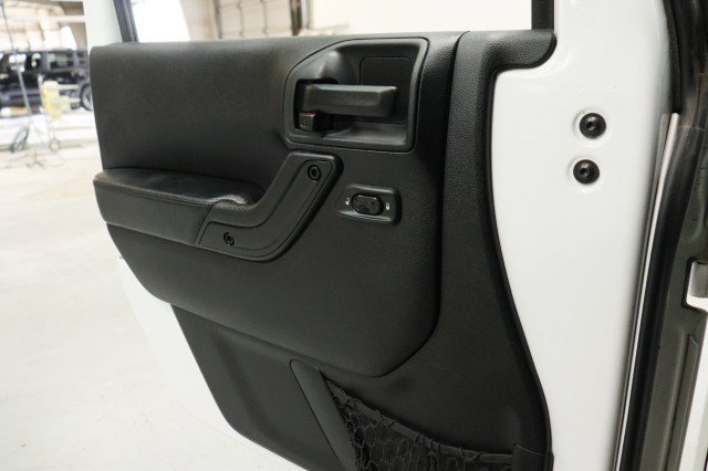Used 2017 Jeep Wrangler Unlimited Sahara AWD/4WD image 19