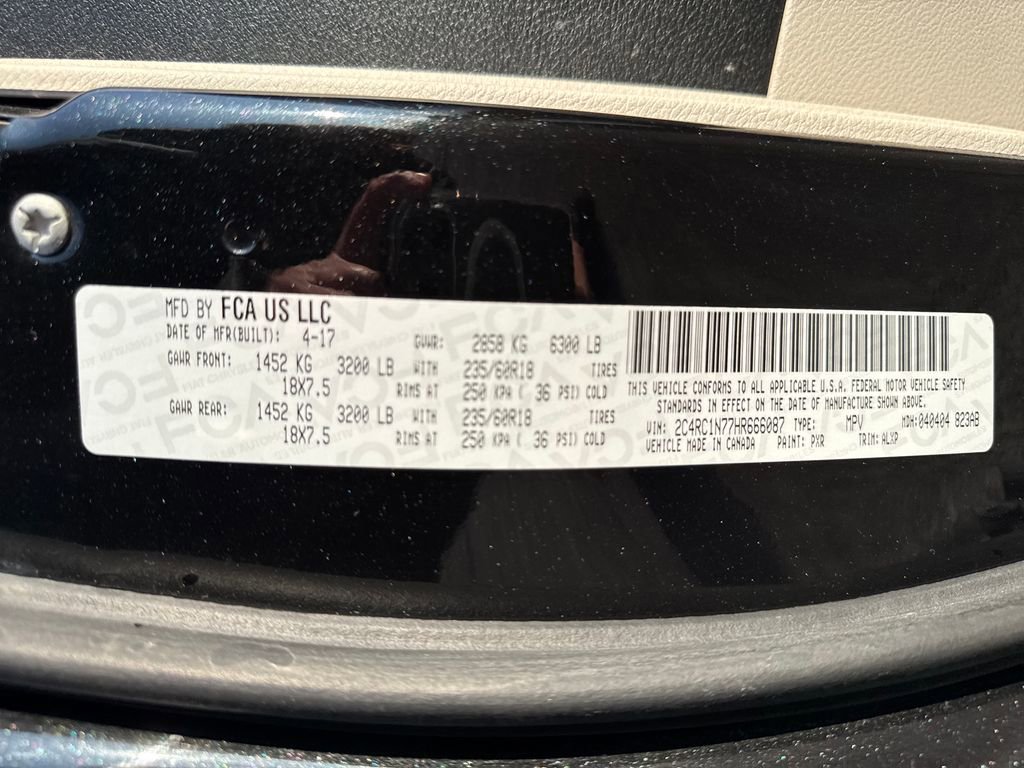 Used 2017 Chrysler Pacifica Platinum image 46