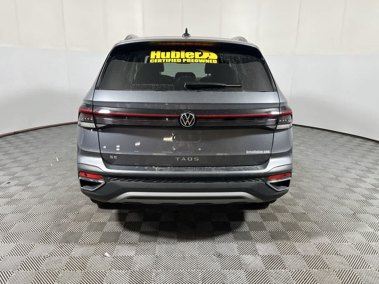 Used 2025 Volkswagen Taos SE w/ Black Wheel Package FWD image 7