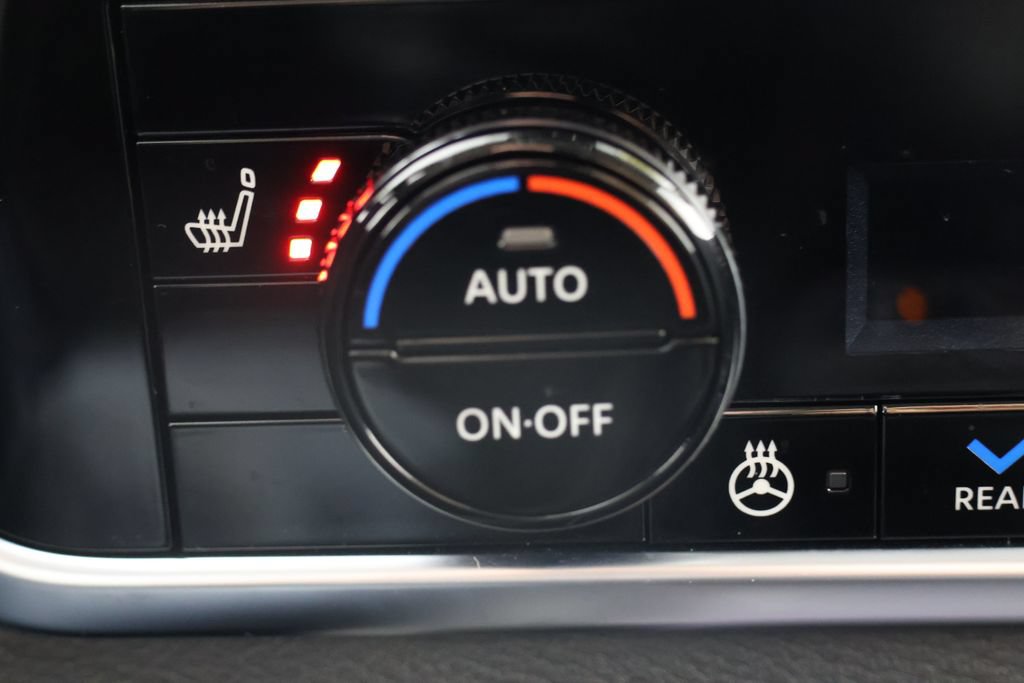 Used 2025 Nissan Rogue SL w/ SL Premium Package AWD/4WD image 16