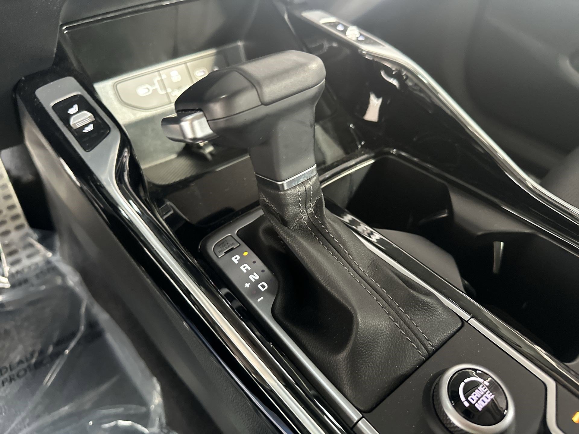 Used 2025 Kia Sorento SX image 22