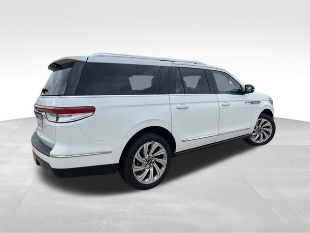 Used 2024 Lincoln Navigator L Reserve image 7