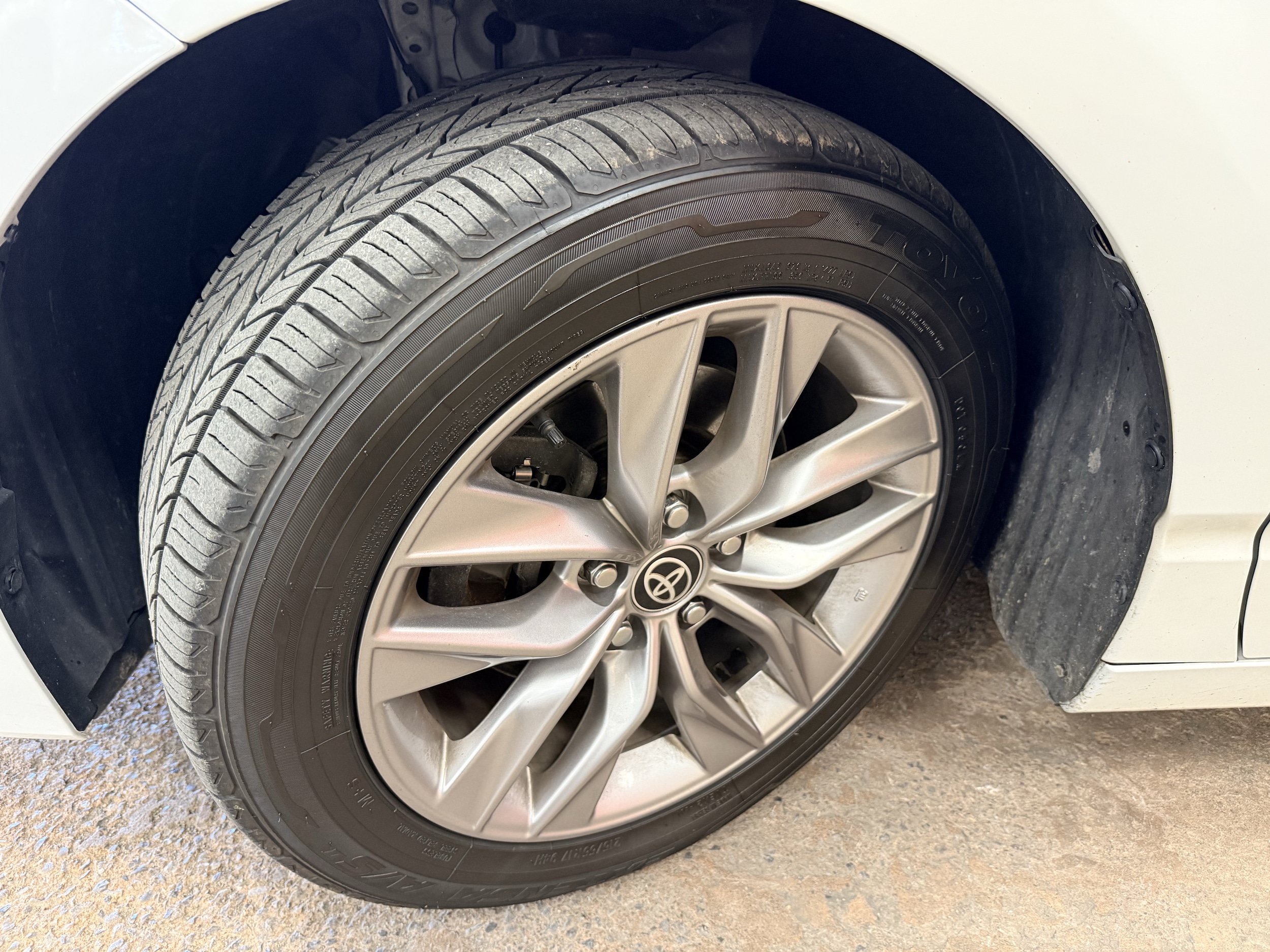 Used 2022 Toyota Avalon XLE w/ Moonroof Package FWD image 4